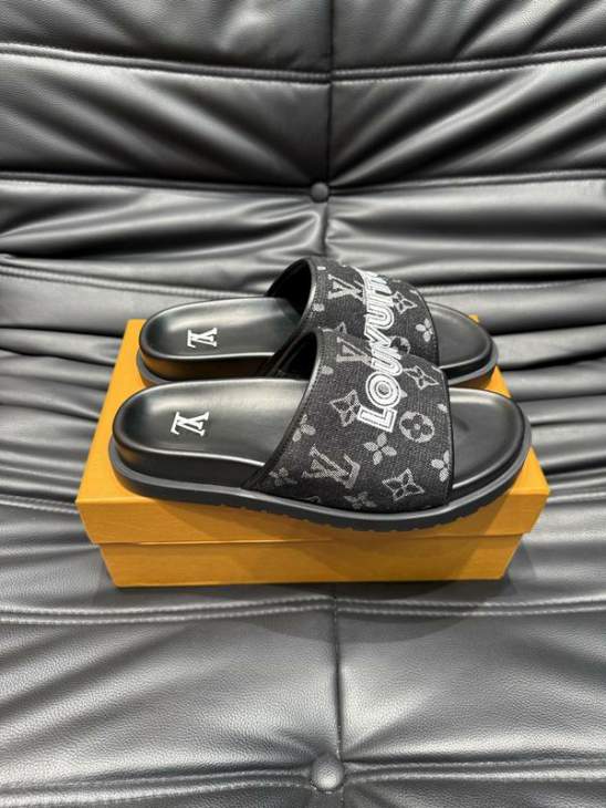 Picture of Louis Vuitton Slippers _SKULVsz38-45jyh0349863